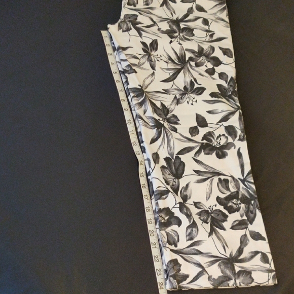 Erik Stewart. Floral Black and White Pants - Picture 8 of 9